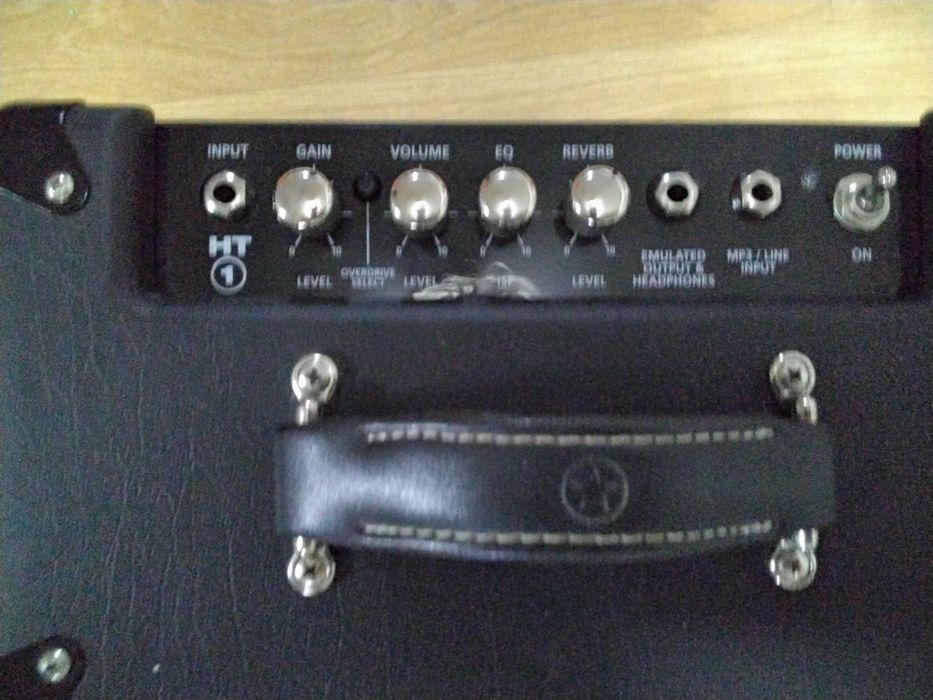 Amplificador Blackstar HT1R, valvulado, impecavel.