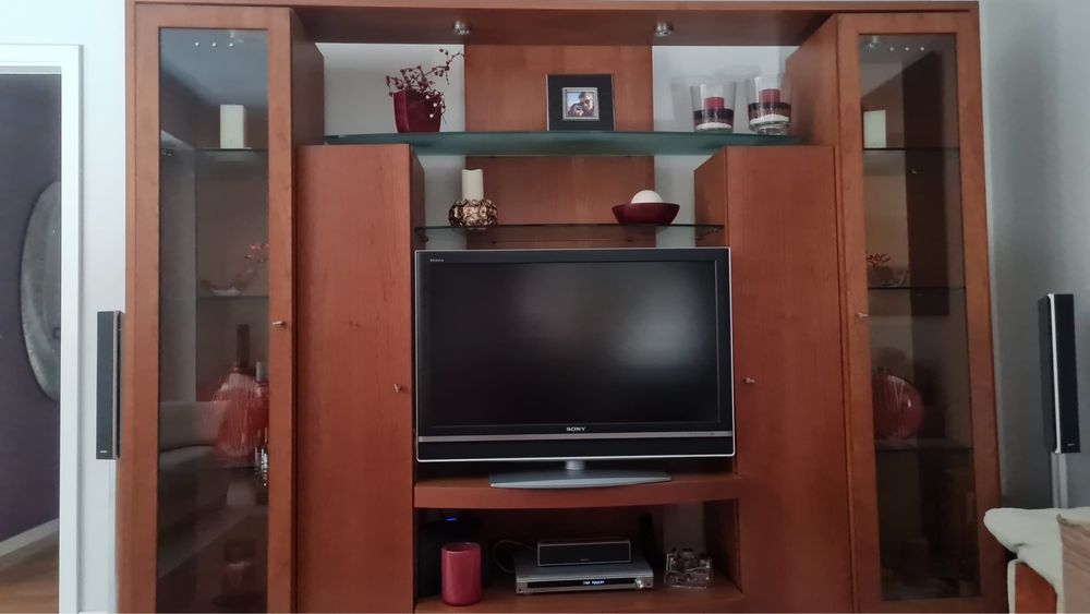Movel tv e sala de estar em cerejeira