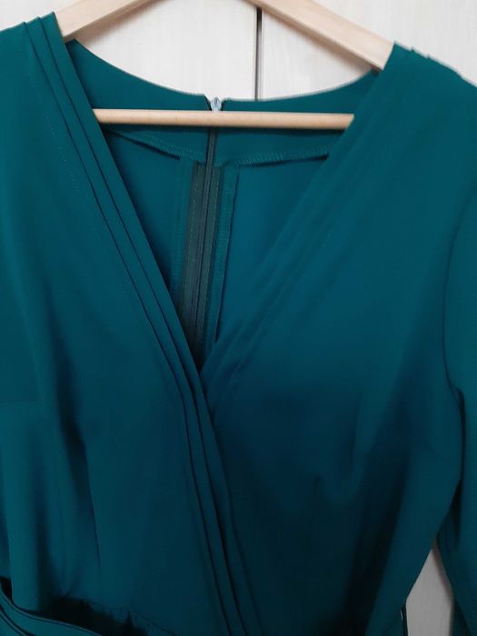 Sukienka w kolorze butelkowej zieleni rozmiar 42