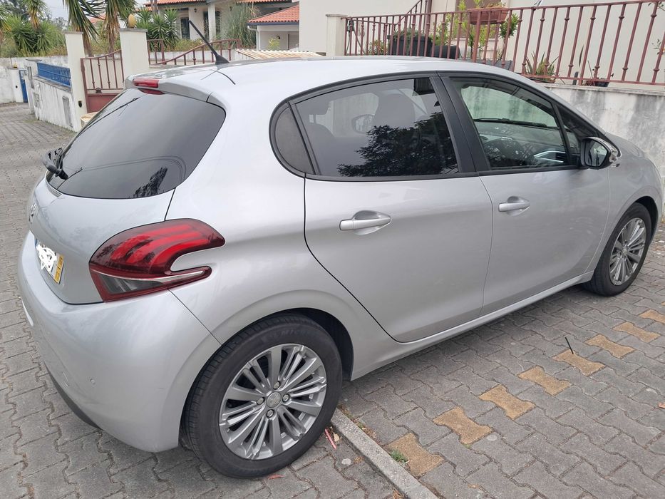 Peugeot 208 1.6 HDi Style | 2016 | 188.000 km | 6900 €