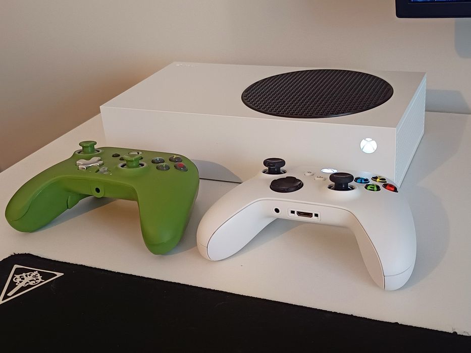Xbox Series S 512GB + 2 comandos + caixa original — Estado irrepreensível
