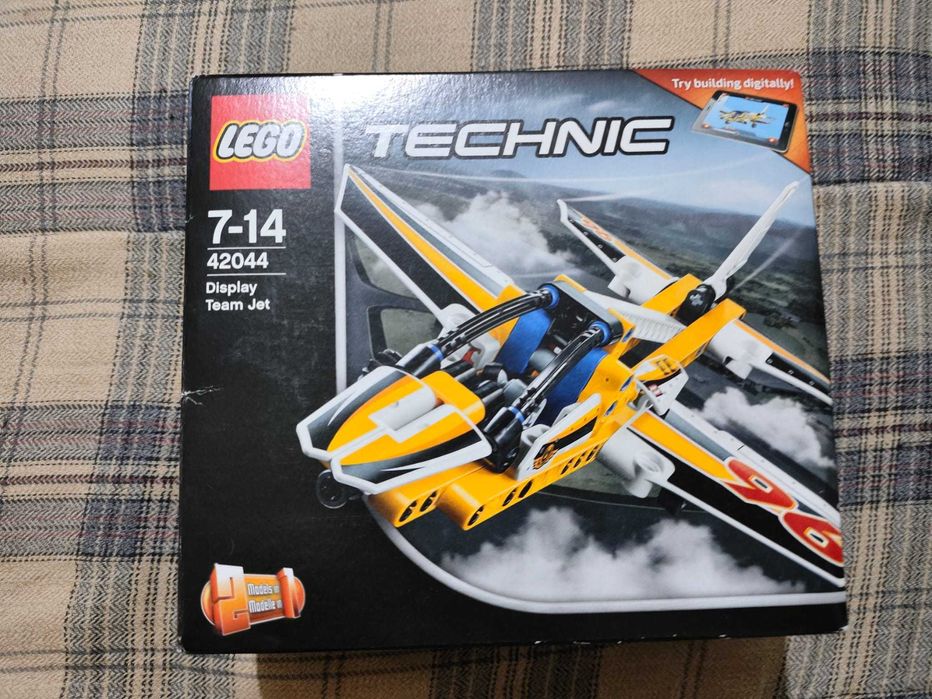 LEGO 42044 | Avião a Jato de Exposição