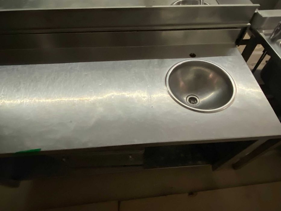 Bancada inox com cuba lava mãos direita