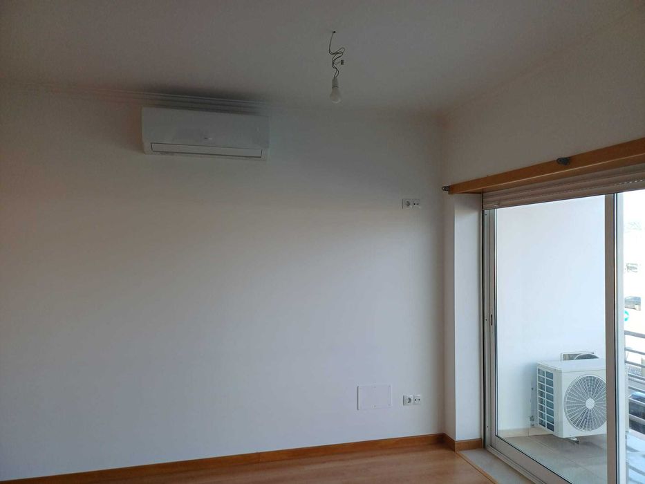 Apartamento T0 C/ Garagem Fórum de Coimbra/Portugal dos Pequenitos