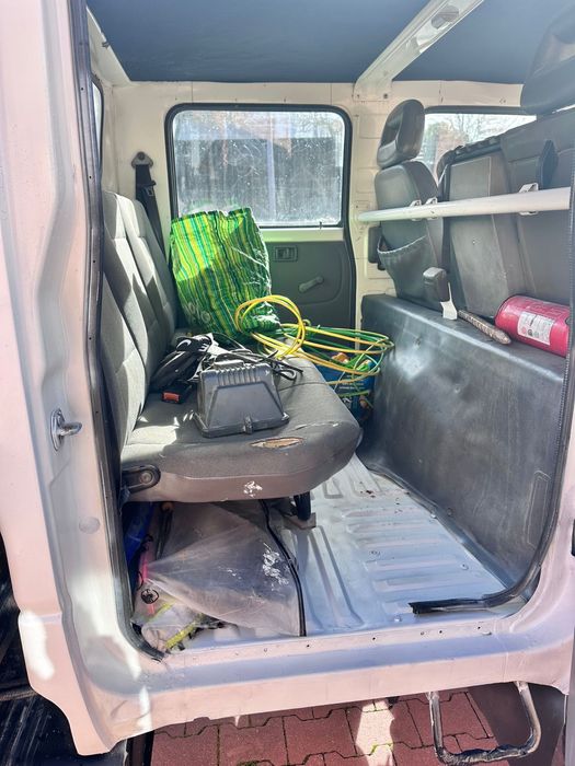 Nissan Cabstar Ligeiro 3.500 kg | 6 lugares | 181.000 km