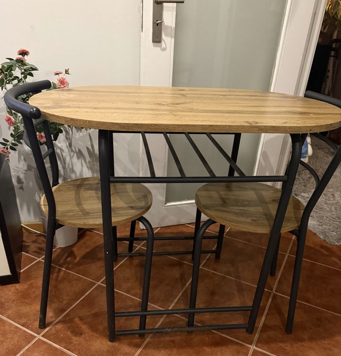 Mesa e 2 cadeiras