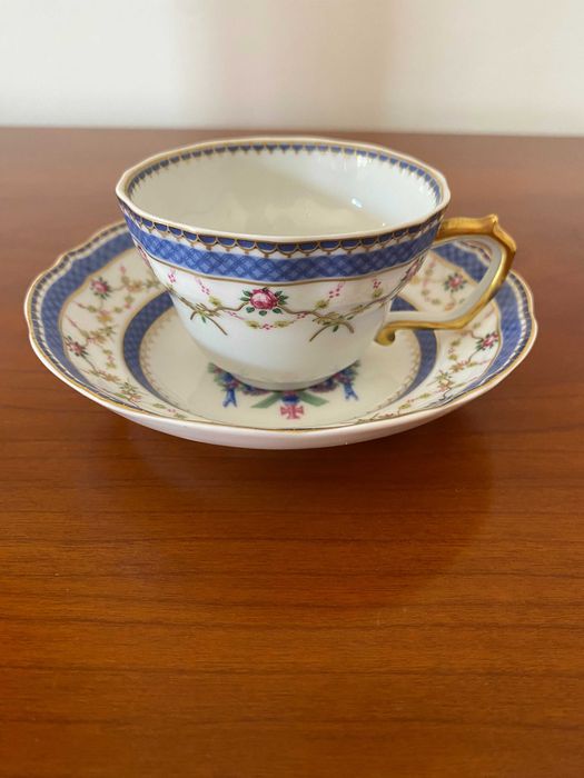 Chávena de café NG, armoriada com brasão da monarquia portuguesa