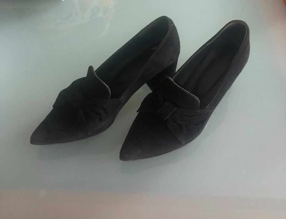 Sapato preto de camurça