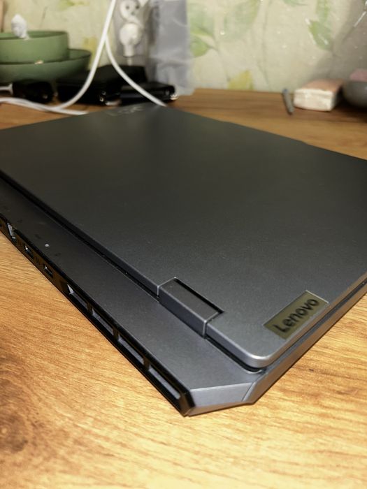 Новий ноутбук Lenovo LOQ grey