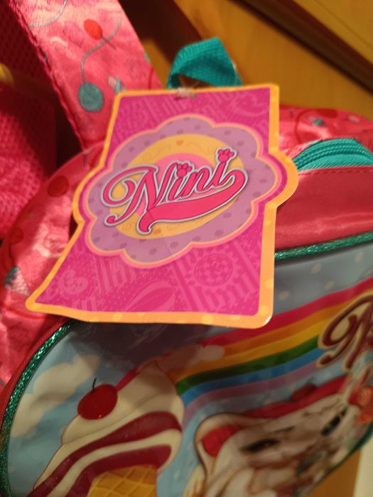 MOCHILA DE MENINA COM ETIQUETA