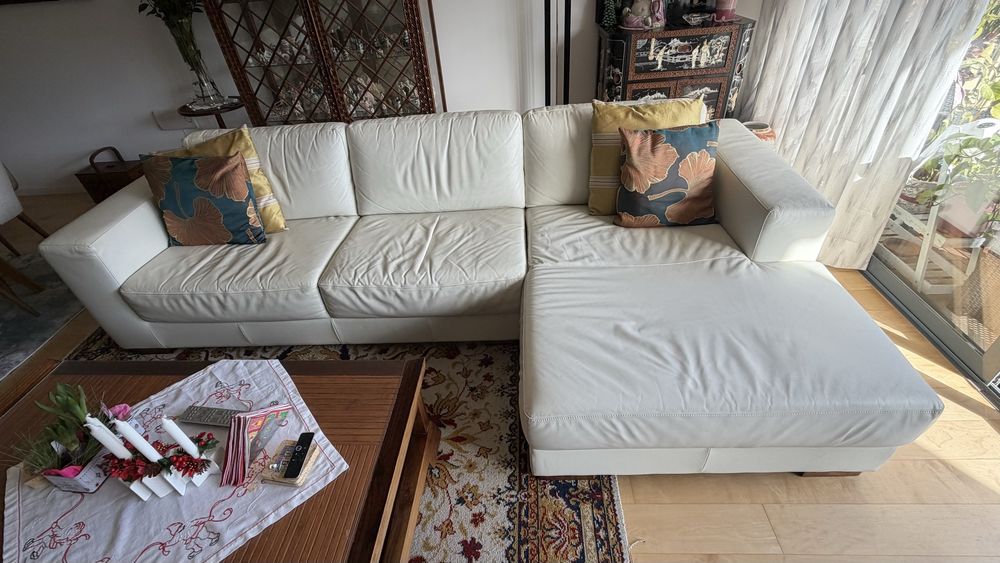 Sofá em pele com 4 lugares