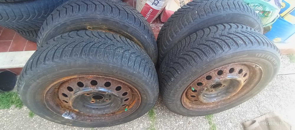Pneus 195/60 R15/.        185/60 R15