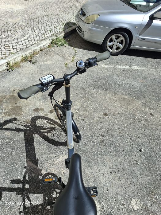 Bicicleta eléctrica dobrável