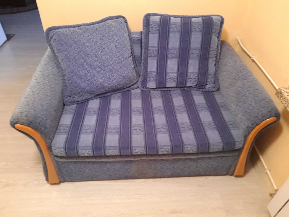 Dwuosobowa sofa z funkcją spania - niebiesko-granatowa