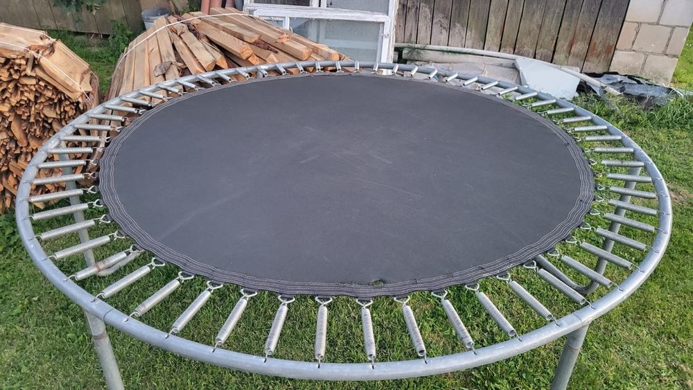Trampolina ogrodowa 240