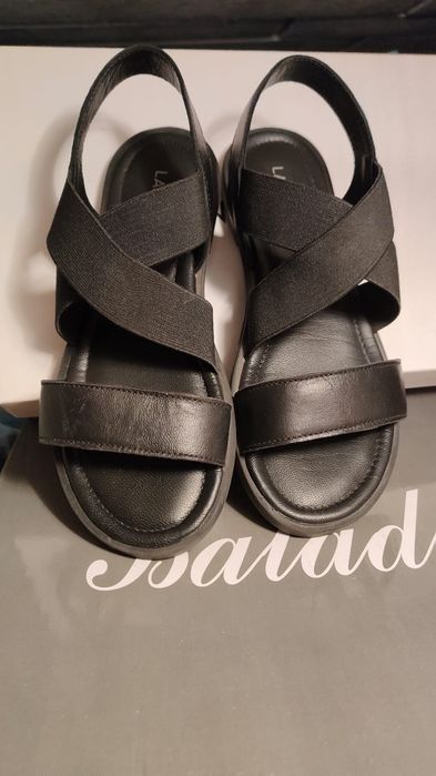 Sandały dla dziewczynki czarne ccc Lasocki
