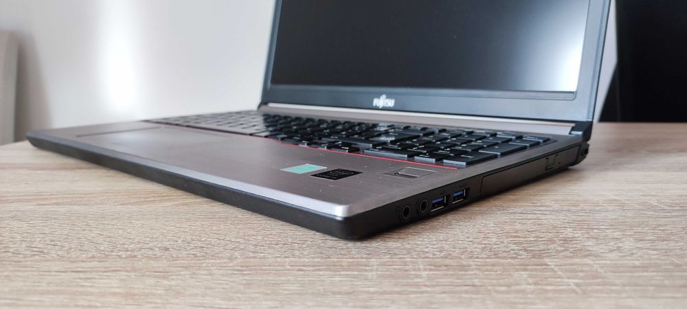 Portátil Fujitsu Lifebook E754 i5|8GB|SSD 256GB|15.4"