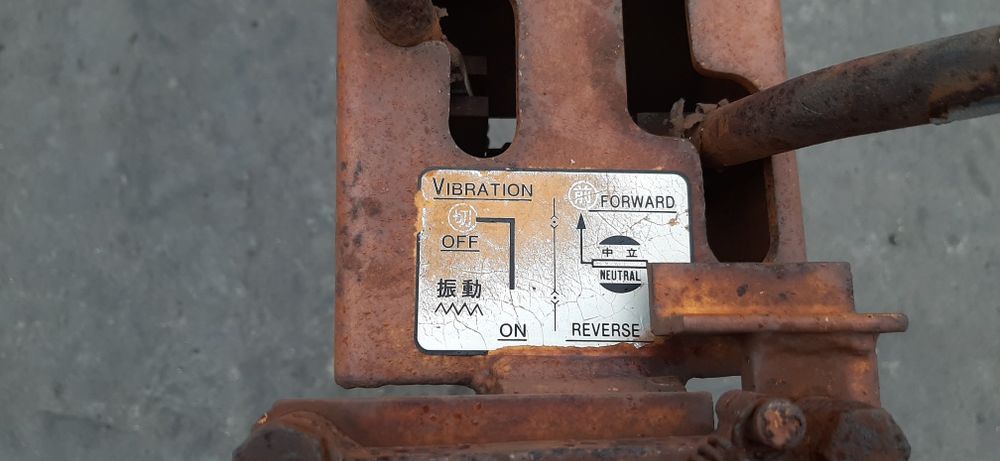 Японський Дорожній Вібро Каток Tacom w 850