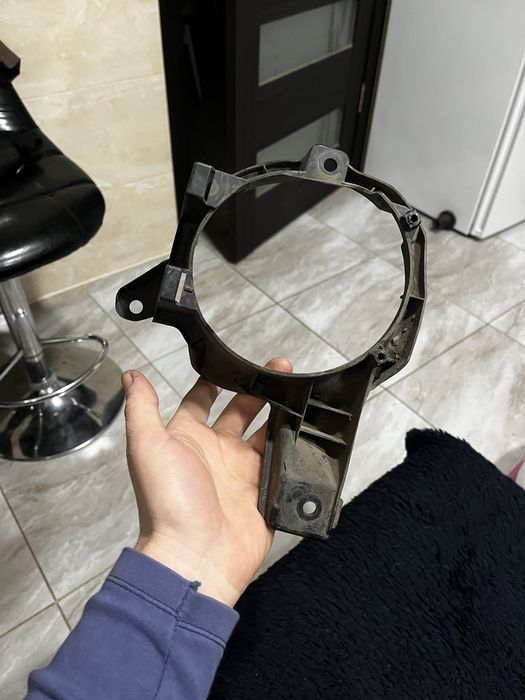 Продам Кронштеін кріплення протитуманки  TOYOTA RAV4 2012-2015 оригінал 52127-42090