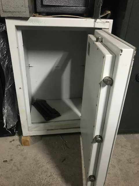 Сейф бу Практика бетонний