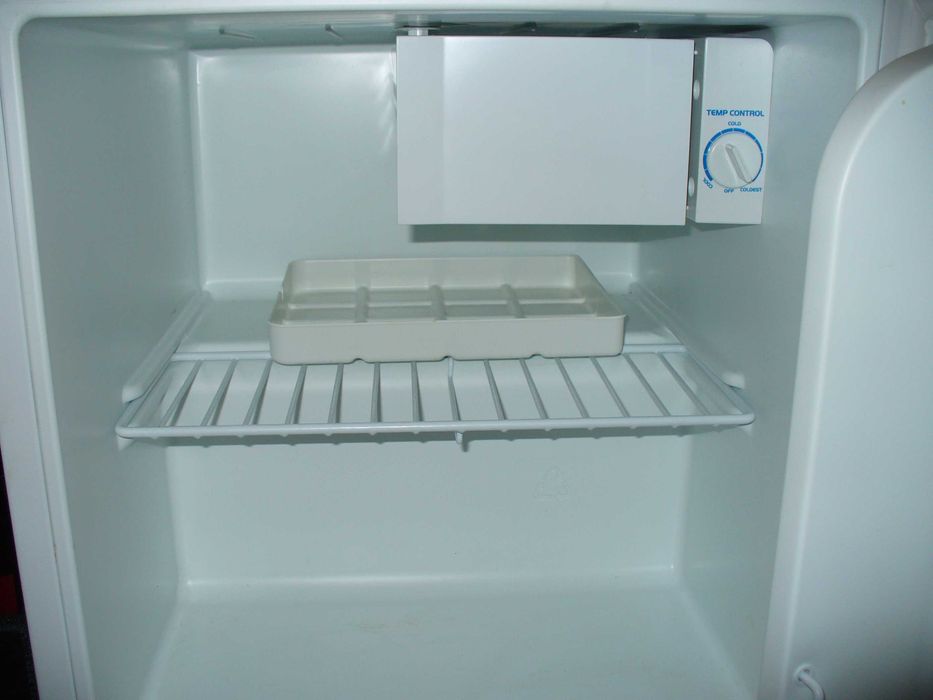 Lodówka mała MPM bardzo dobry stan,z małym zamrażalnikiem.