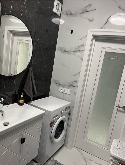 Продається велика  2-х кімнатна квартира з ремонтом. Постанови