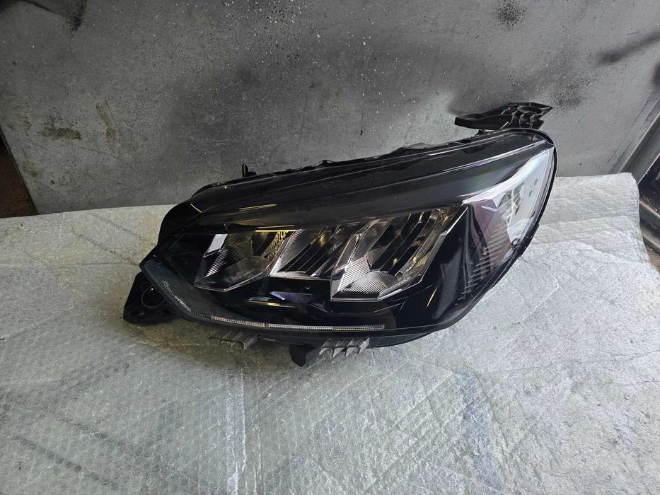lampa przód Peugeot 208 II , Peugeot 2008 II