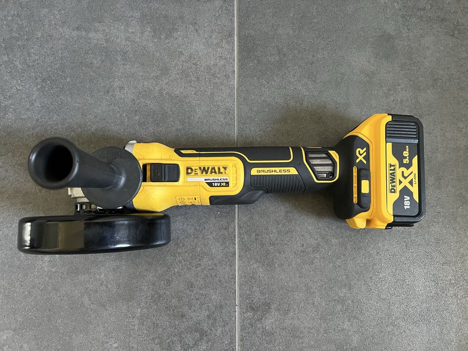 Безщіткова Акум. Болгарка Dewalt DCG 405 + АКБ 5.0