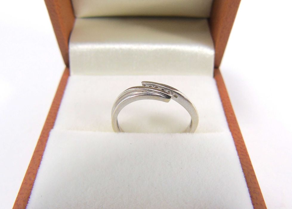 Pierścionek z białego złota 585 Z BRYLANTAMI R:11 Lombard Żuromin