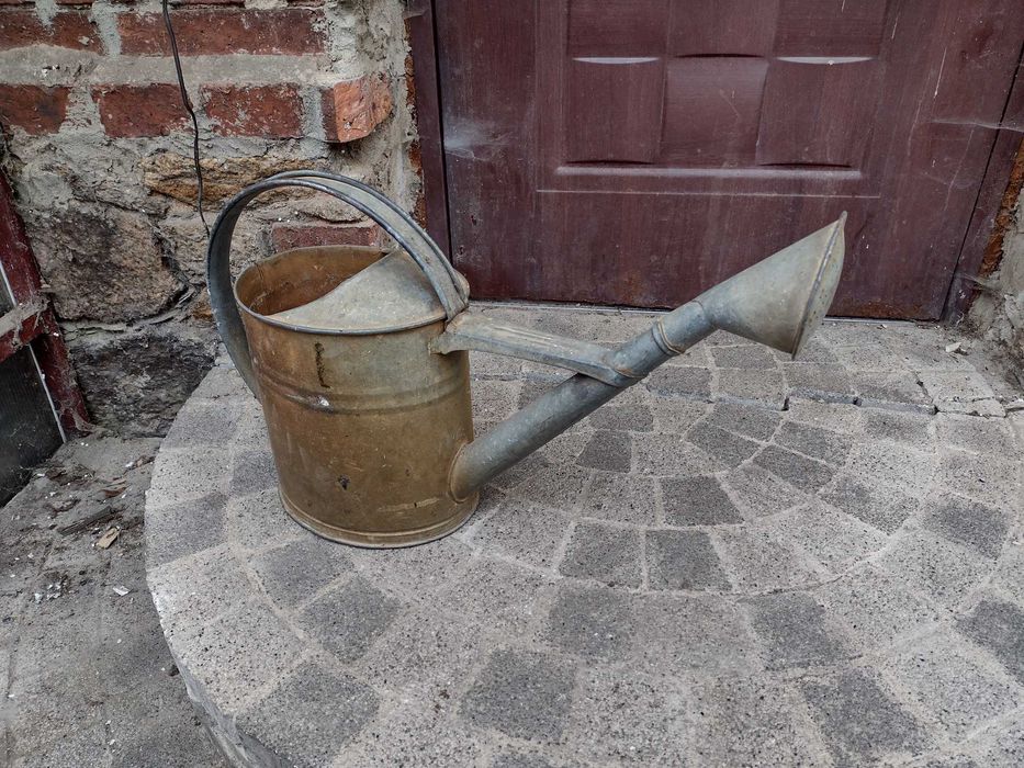 Konewka metalowa stara