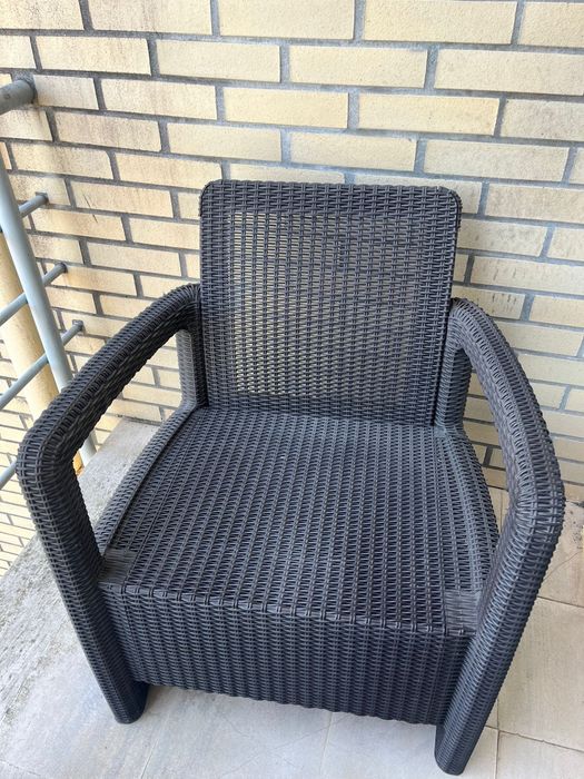 vendo 2 cadeiras c mesa