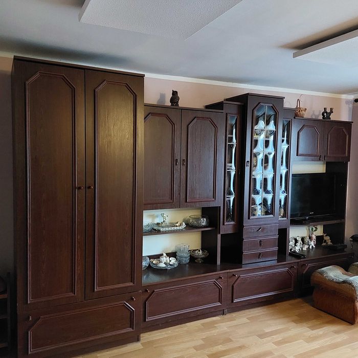 Meblościanka bordowa. Za darmo.