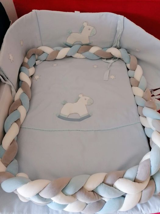 Protetor e edredão para berço ou cama de grades