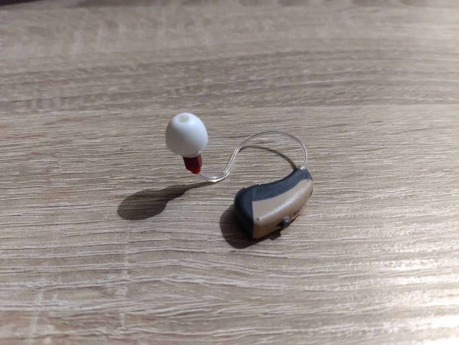 Aparat słuchowy Selectic prawy + baterie + nakładki