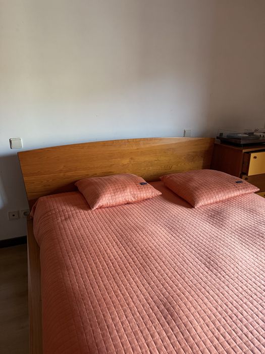 Mobilia em pinho - Quarto
