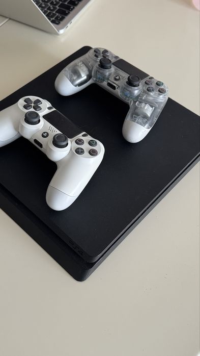 Ps4 slim 2tb, 2 dualshock 4 та оригінадьна док станція