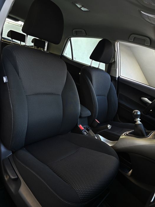 TOYOTA Yaris EXCLUSIVE 1.3VVT-i 100CV  - Excepcional