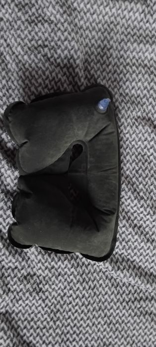 Zagłówek podróży składany