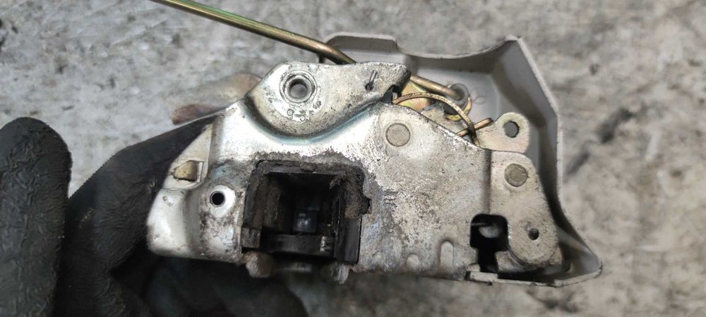 Mercedes W124 Zamek Drzwi Prawy Tyl PT