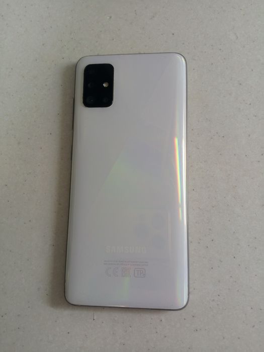 Продам смартфон Самсунг а 51