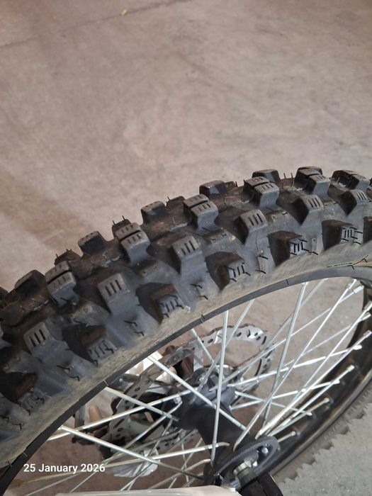 AJP SPR 240, 2024, 1800km, impecável, vários extras