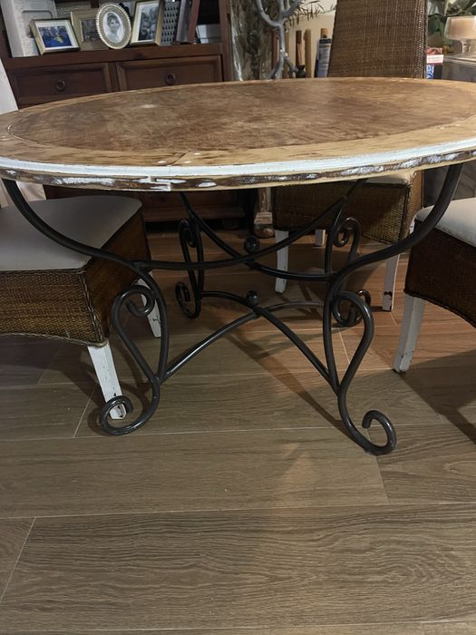Mesa de sala redonda  madeira e ferro