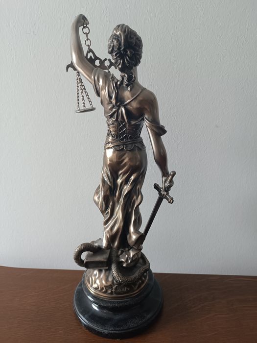 Figurka Temidy Bogini sprawiedliwości