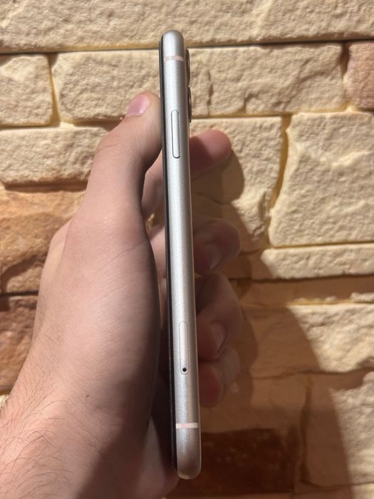 iPhone 11 64GB White, ідеальний стан, все працює
