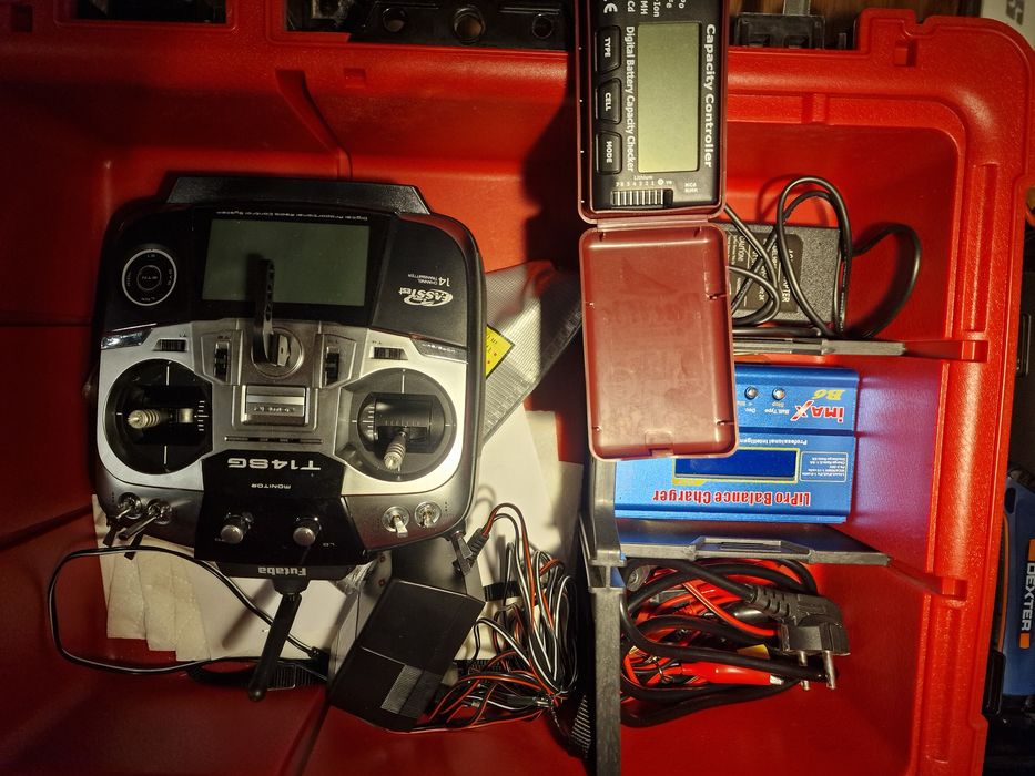 Motoszybowiec RC z radiostacja Futaba