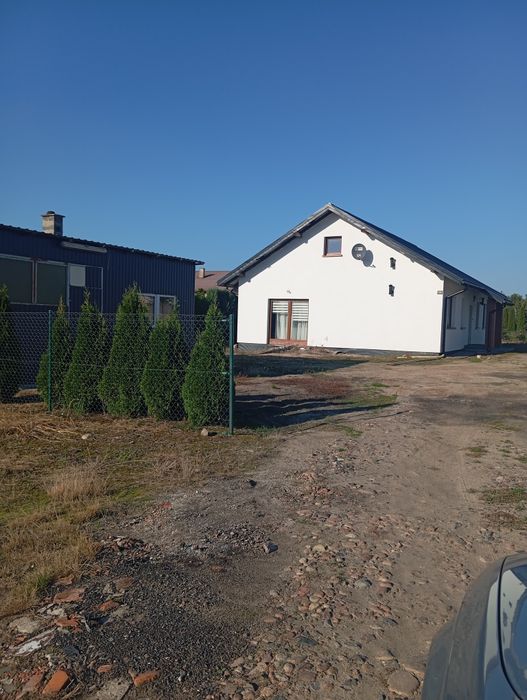 Dom jednorodzinny Kłodawa – 4 pokoje | Garaż | Duża działka