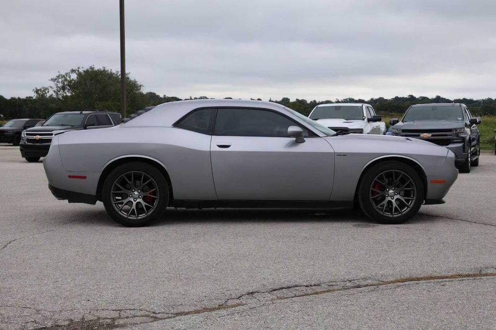 Dodge Challenger      2017