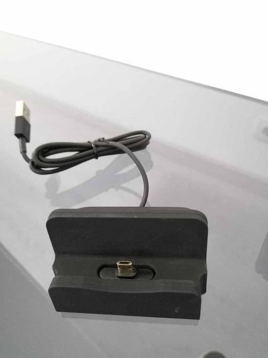 Base com Carregador de Telemóvel