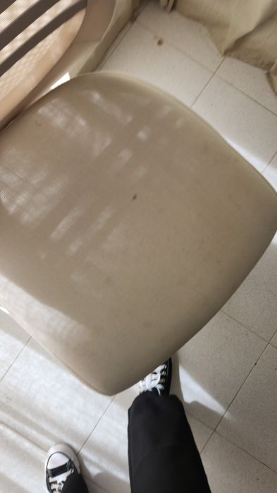 Mesa e cadeira com rodinhas