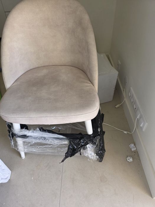 Cadeiras de sala novas. Ainda embaladas